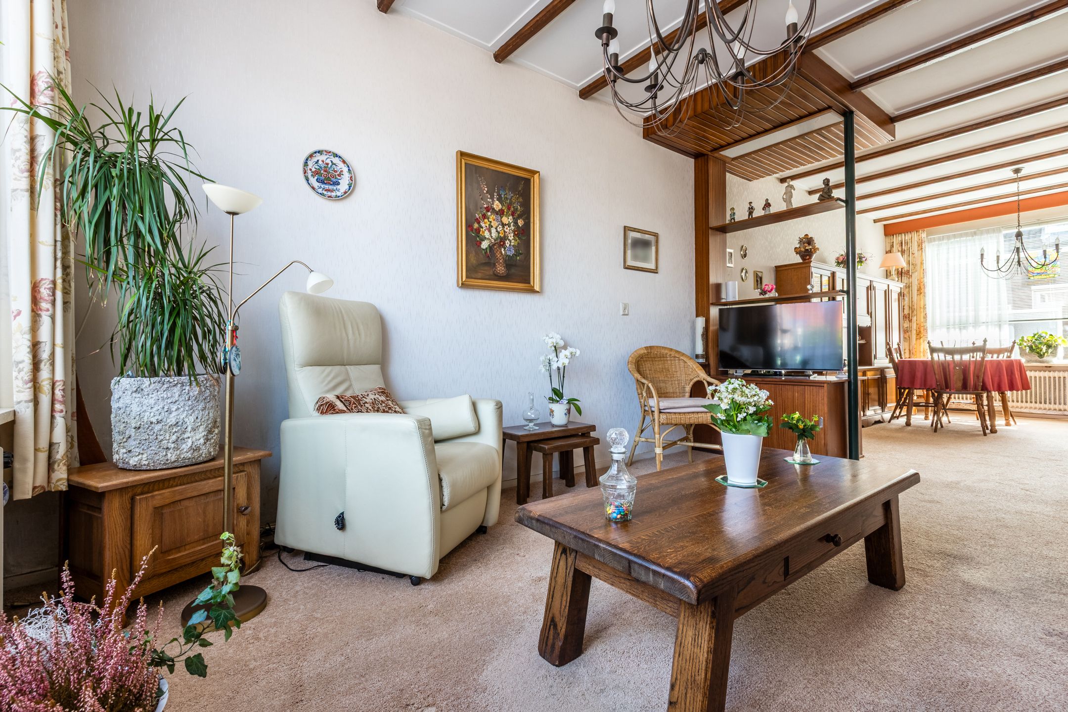 Photo 12 of Julianastraat 38