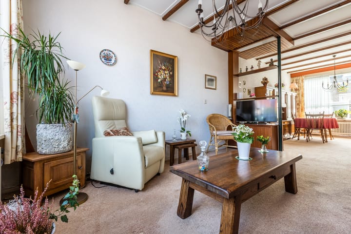 Photo 12 of Julianastraat 38