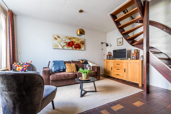 Photo 49 of Julianastraat 38