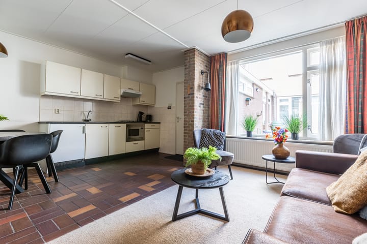 Photo 52 of Julianastraat 38