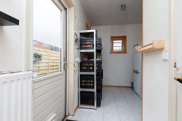 Photo 12 of Wassenberghstraat 18