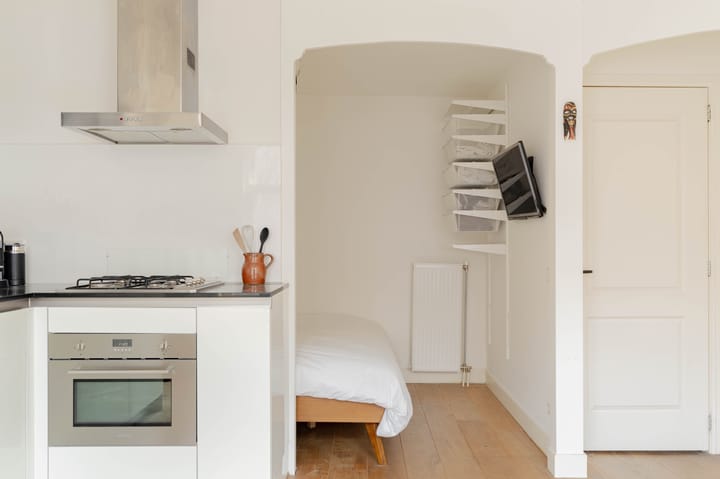 Photo 11 of Marnixstraat 235-D