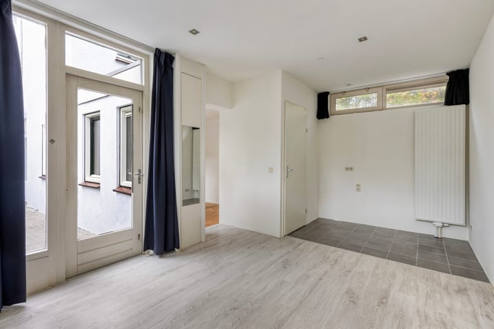 Foto 24 van Spoorstraat 11