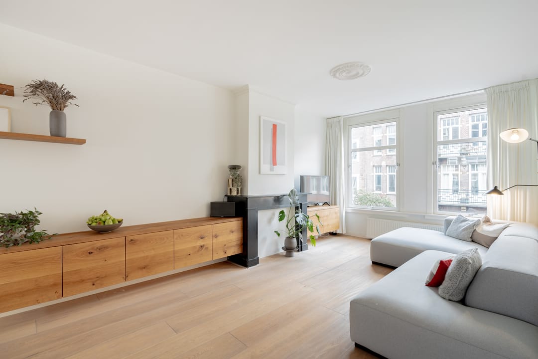 Photo 2 of Jan van Riebeekstraat 3-2