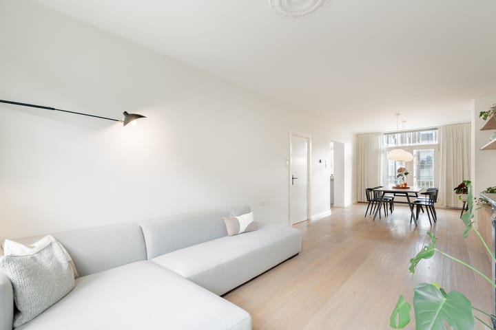 Photo 10 of Jan van Riebeekstraat 3-2