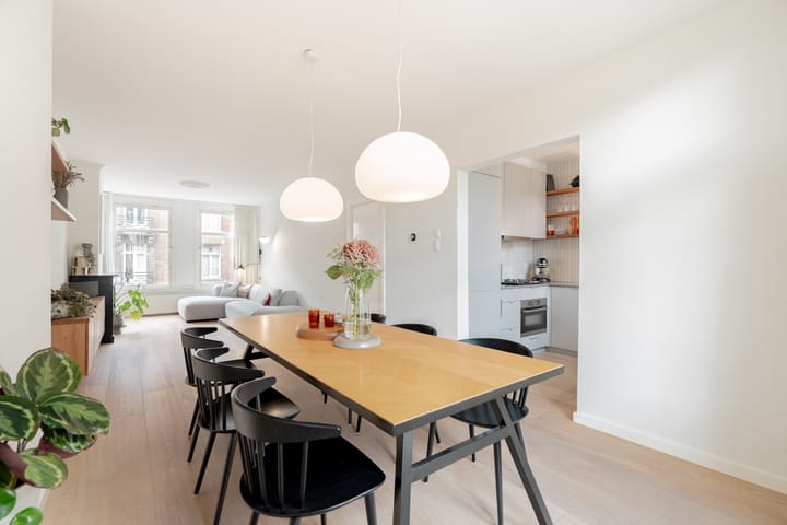 Photo 13 of Jan van Riebeekstraat 3-2