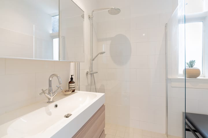 Photo 24 of Jan van Riebeekstraat 3-2