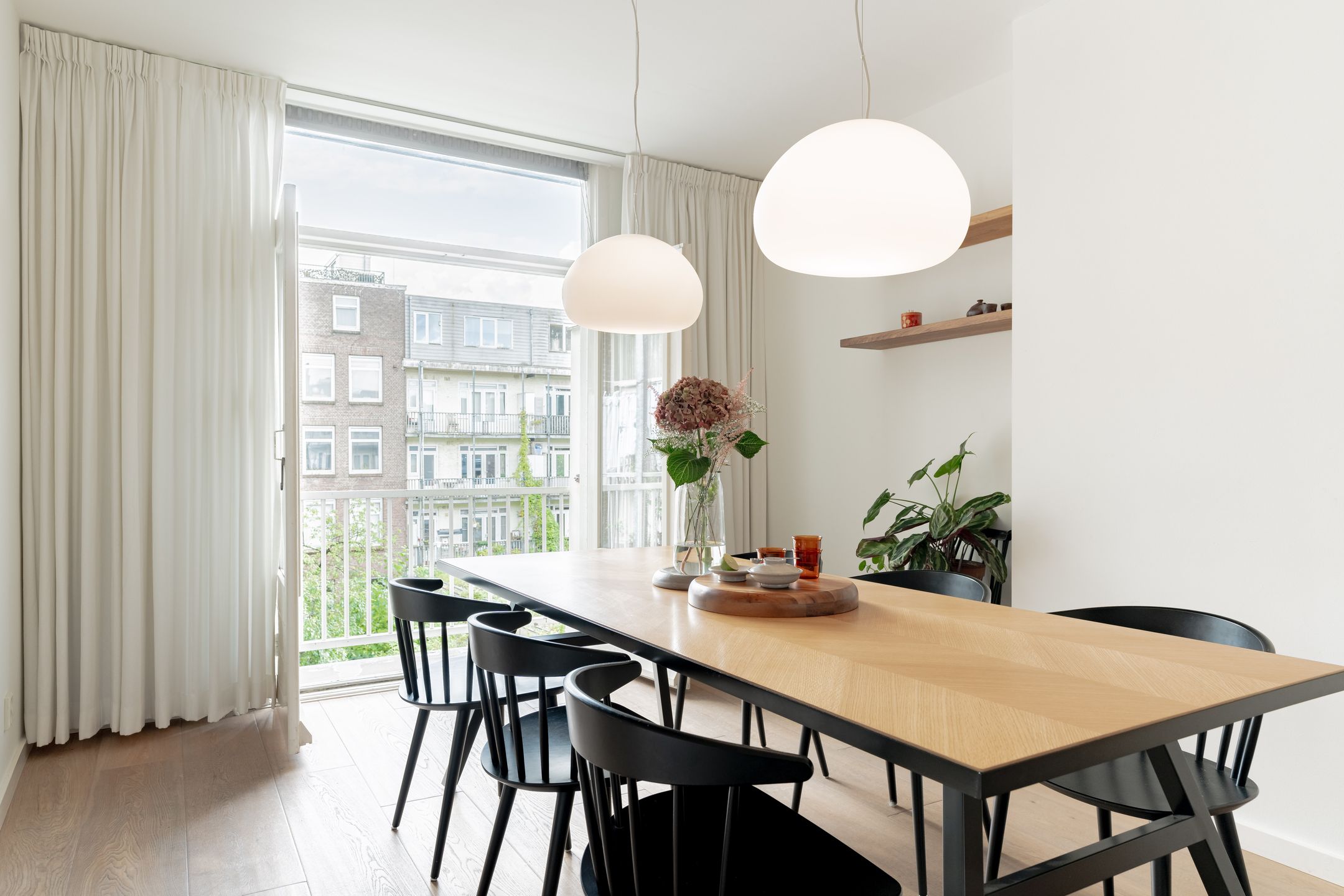 Photo 12 of Jan van Riebeekstraat 3-2