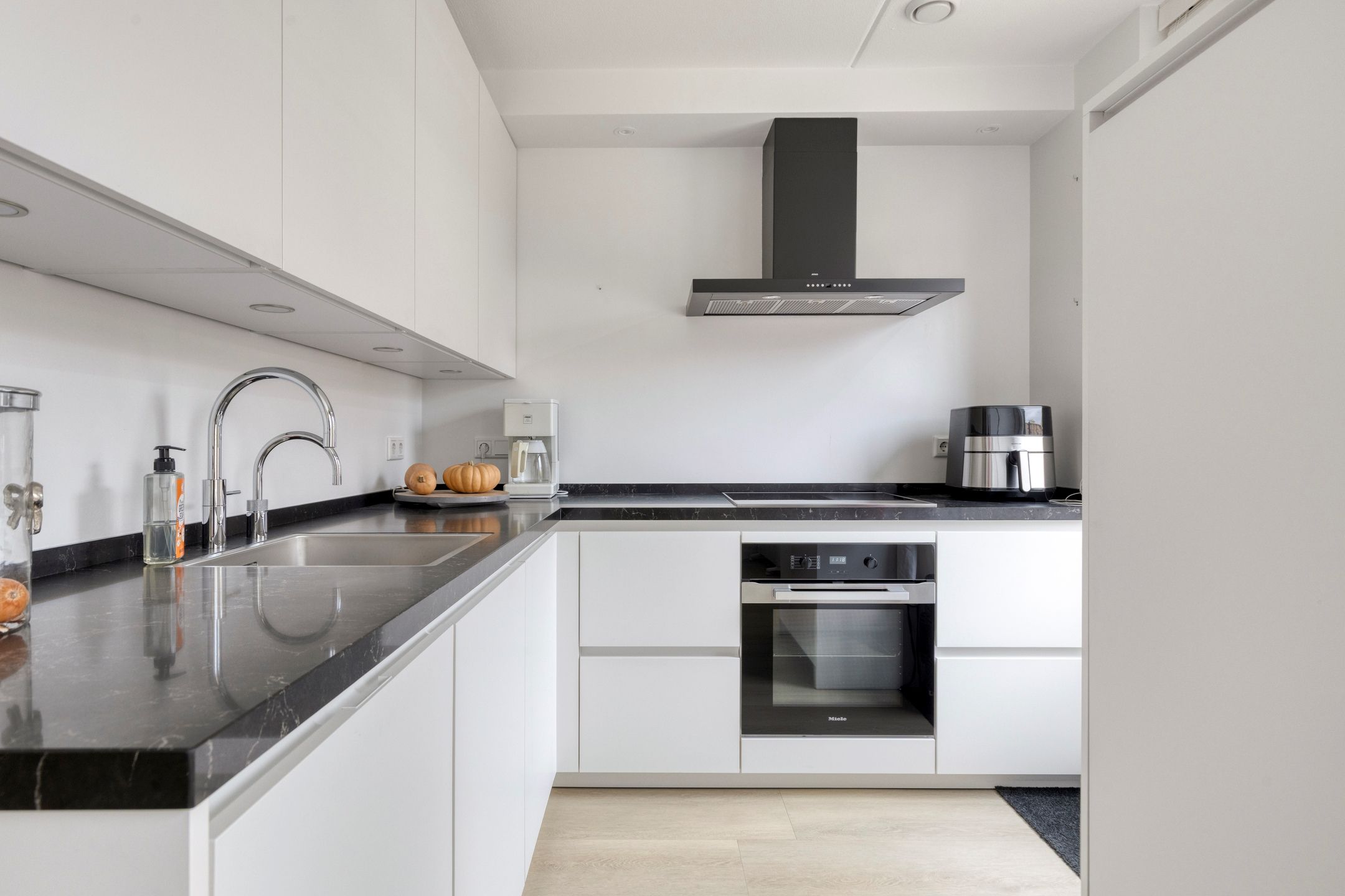 Photo 3 of Hertoglaan 36