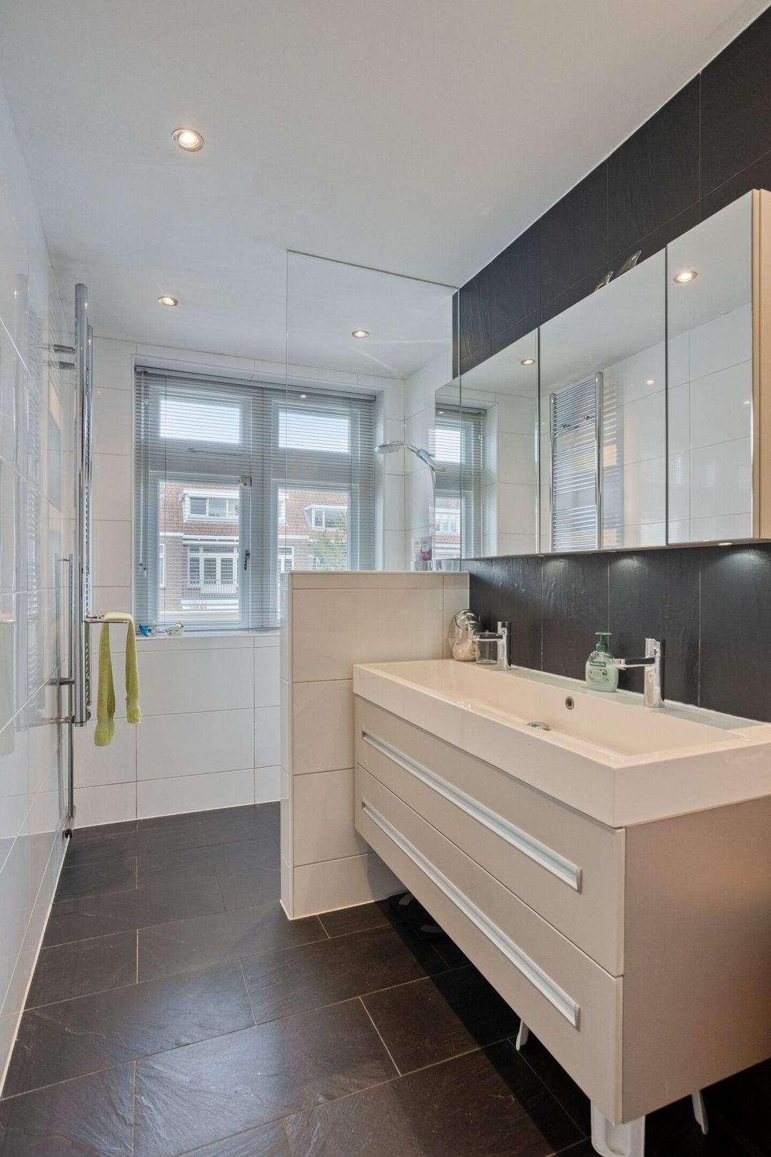 Photo 32 of Welgelegenstraat 11