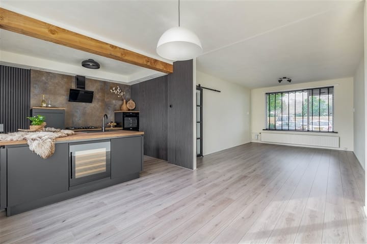 Photo 2 of Schoenerstraat 75