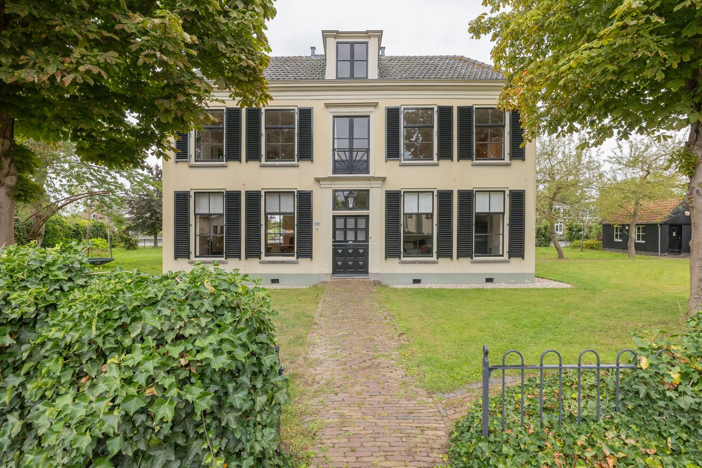 View photo 1 of Rijndijk 300