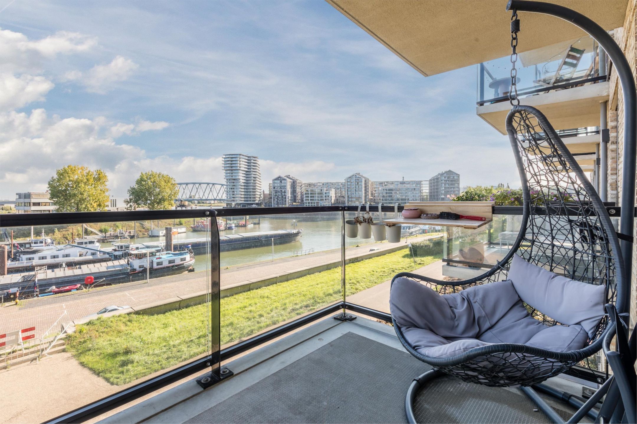 Foto 36 van Waalbandijk 247