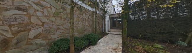 Achtertuin met buitenzwembad