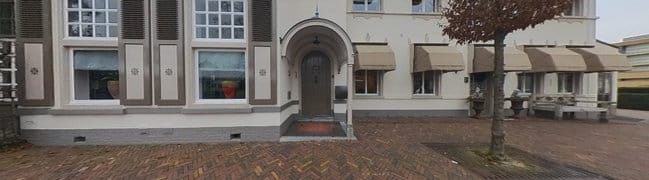 Voorgevel met straatbeeld