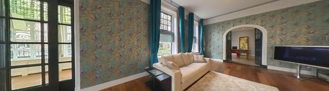 Woonkamer met tuinkamer en werkkamer