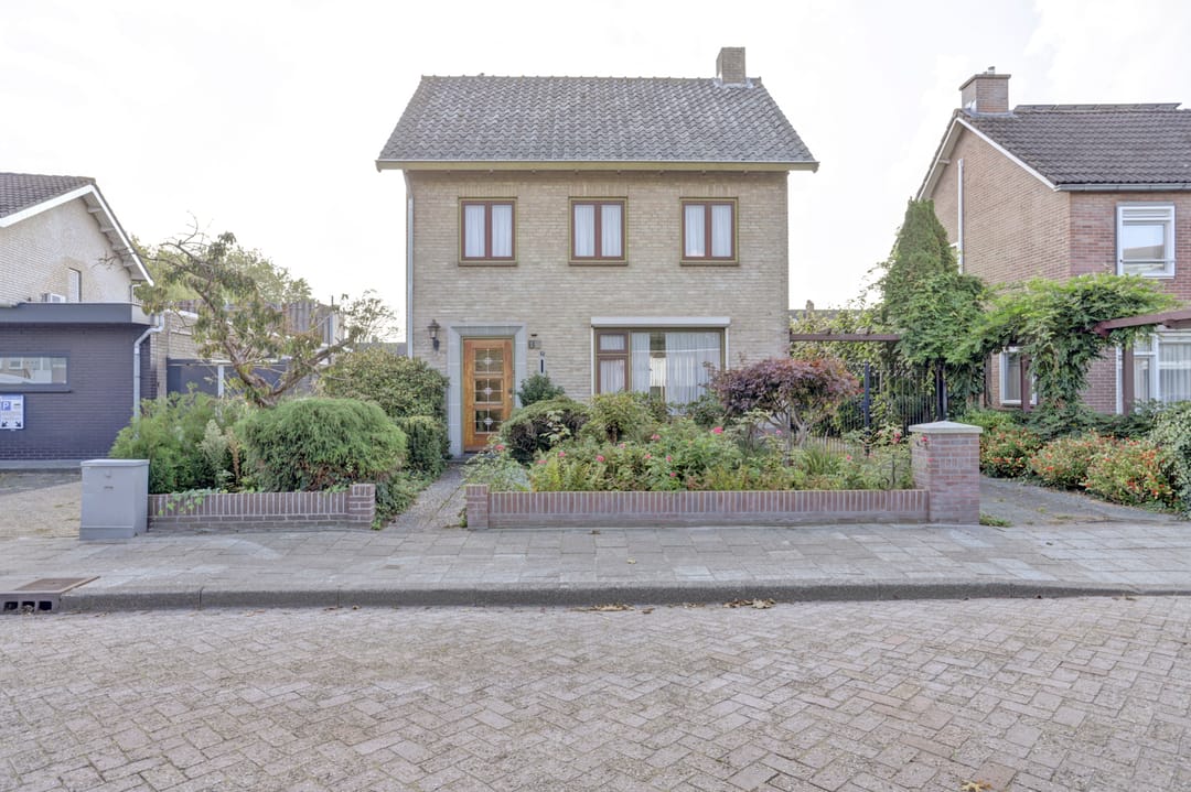 Photo 1 of Langendijkstraat 1-A