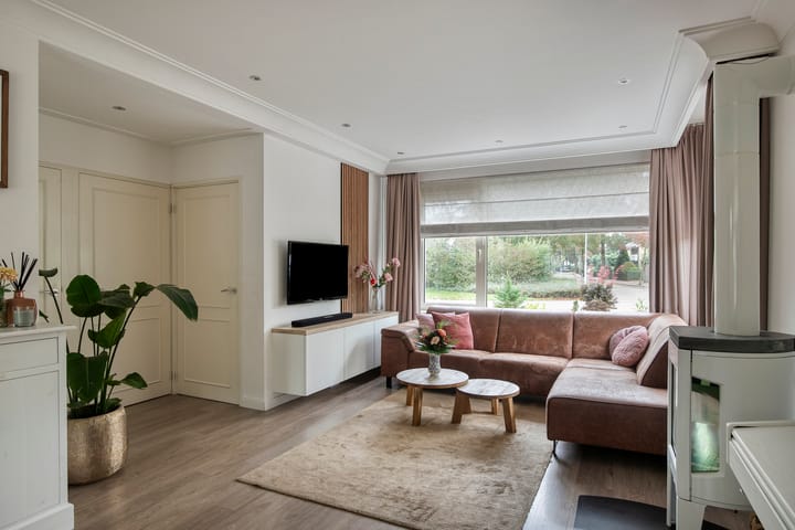 Photo 1 of Jan van Riebeeckstraat 23