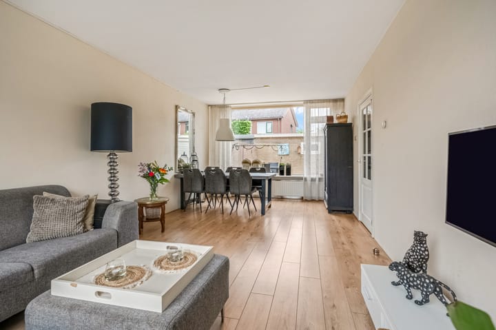 Foto 10 van Margrietstraat 12