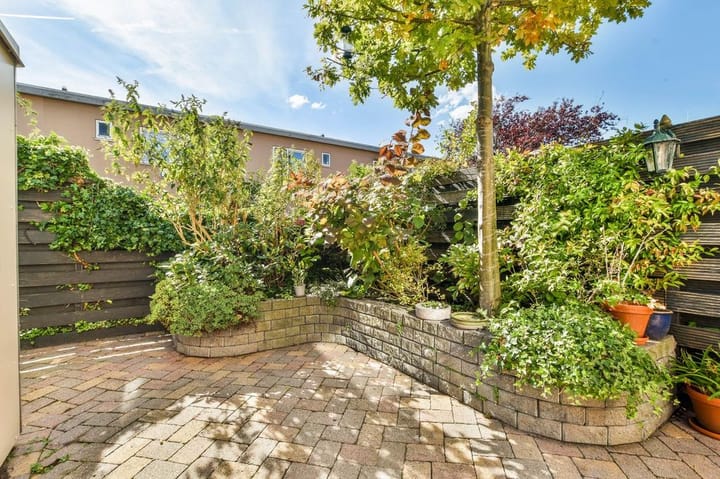 Photo 2 of Amandelstraat 28