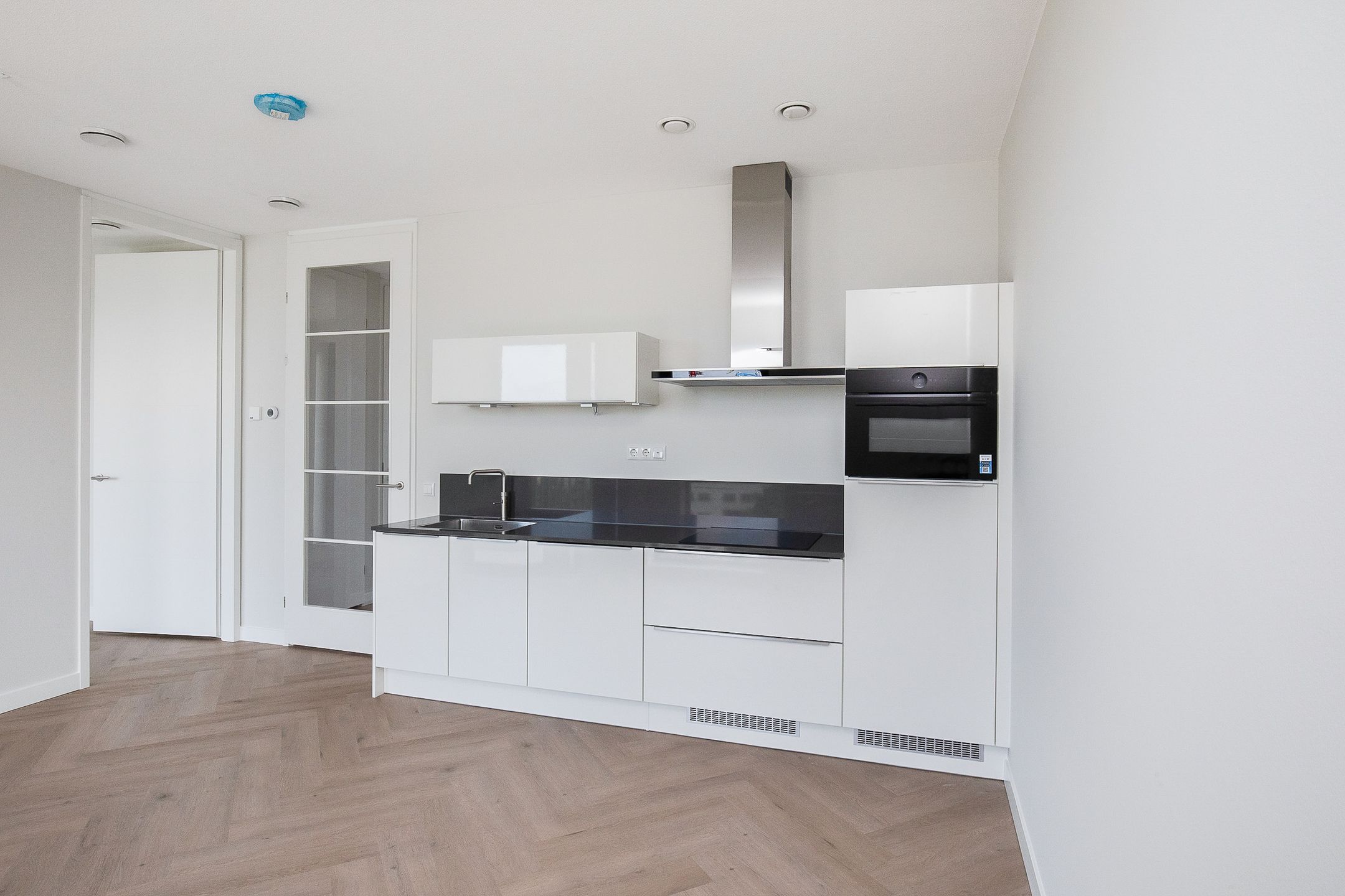 Photo 12 of Mies van der Rohestraat 301