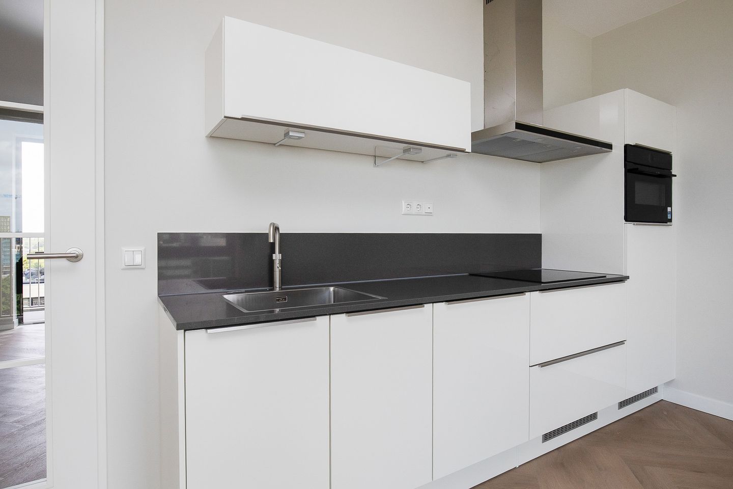 Photo 14 of Mies van der Rohestraat 301