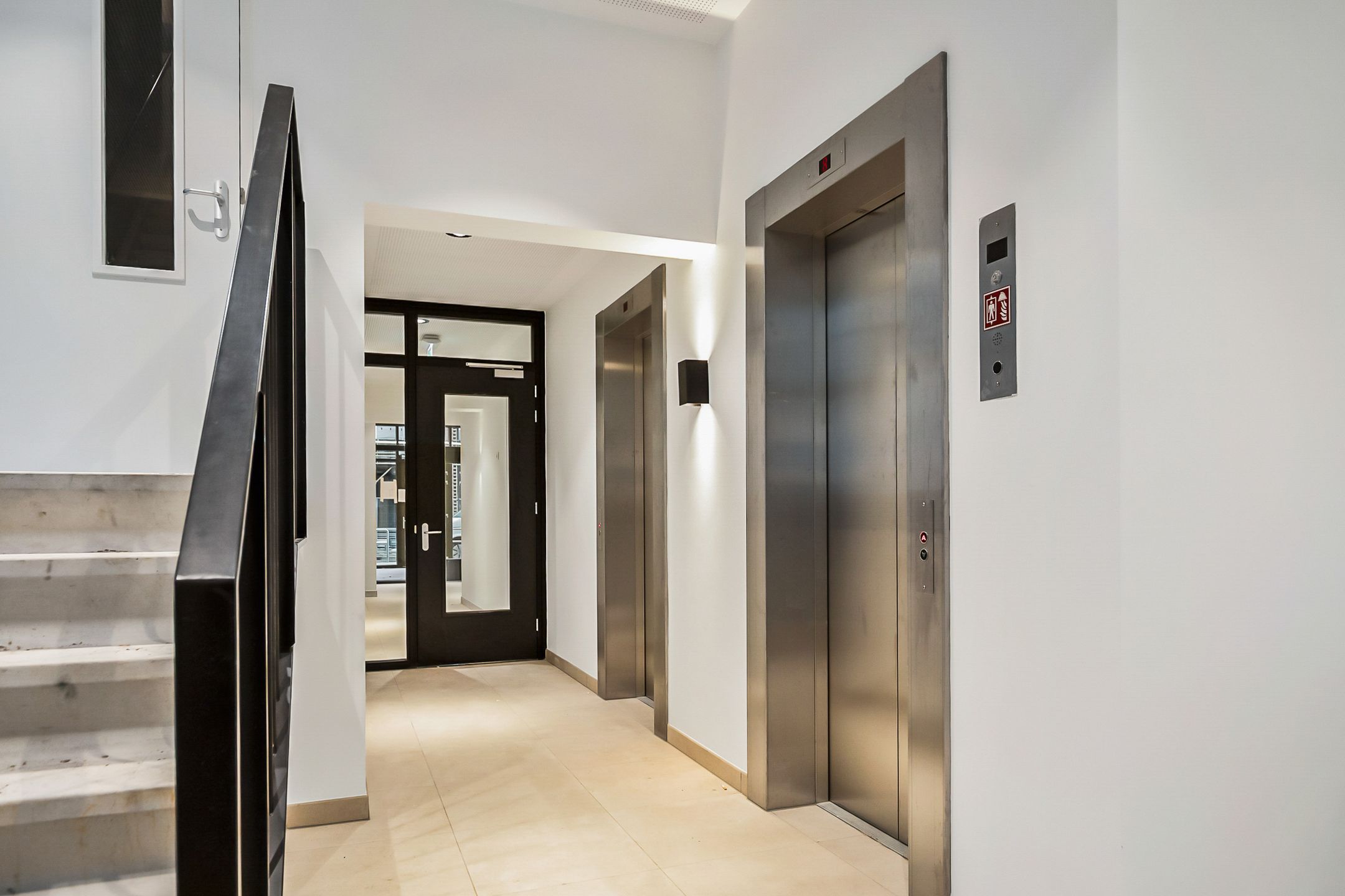 Photo 33 of Mies van der Rohestraat 301