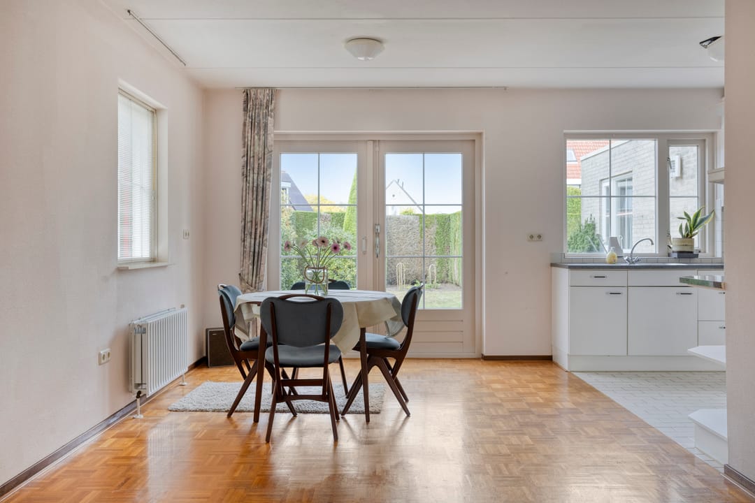 Foto 8 van van Heeckerenweg 3