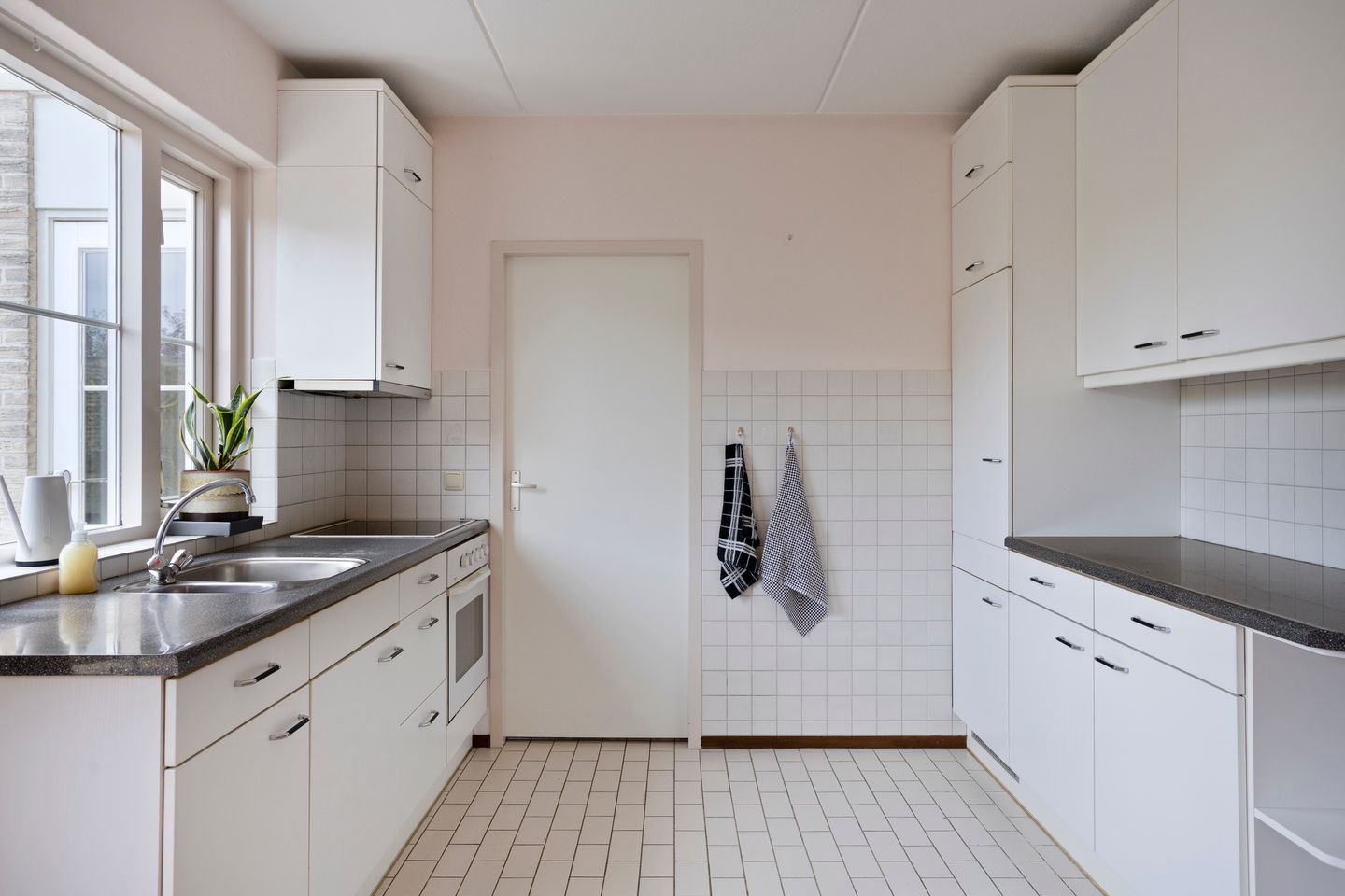 Foto 10 van van Heeckerenweg 3