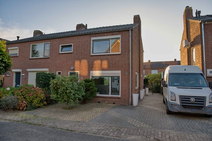 Foto 14 van Jacob Reviusstraat 8