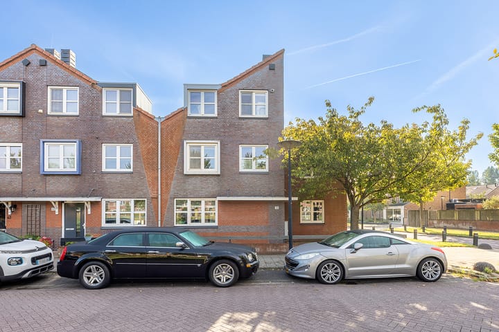 Foto 1 van Conny Stuartlaan 38