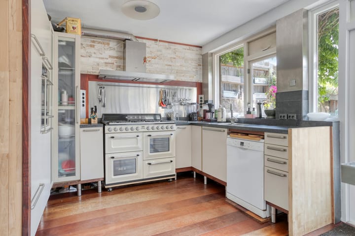 Photo 14 of De Gasperistraat 10