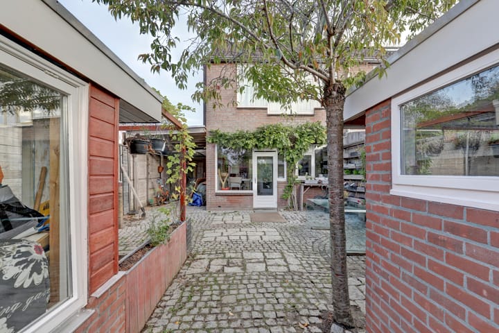 Photo 32 of De Gasperistraat 10