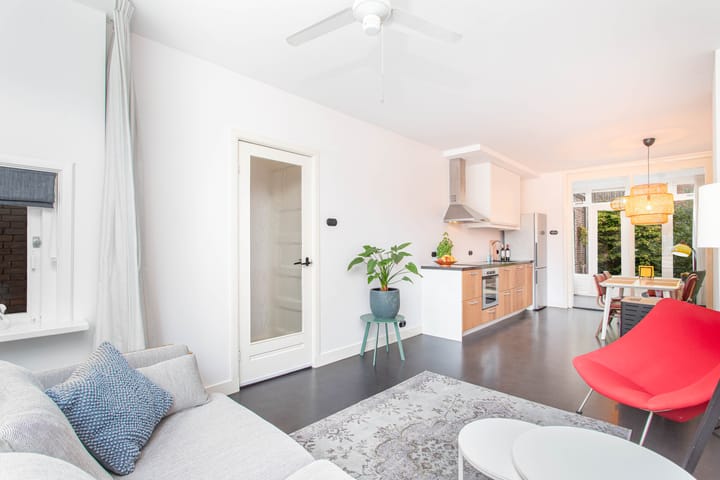 Photo 3 of De Lessepsstraat 69