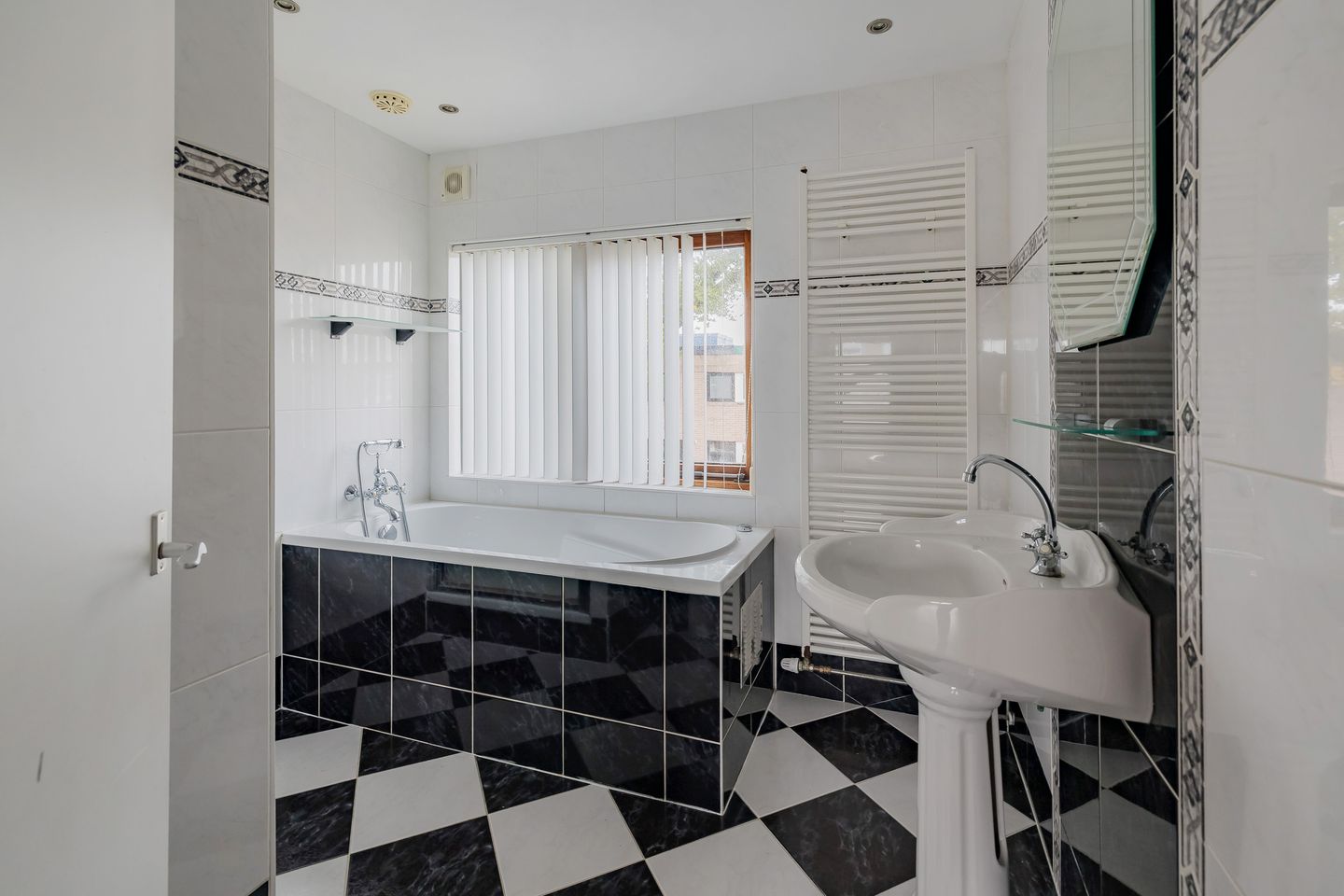 Foto 20 van Trompstraat 143