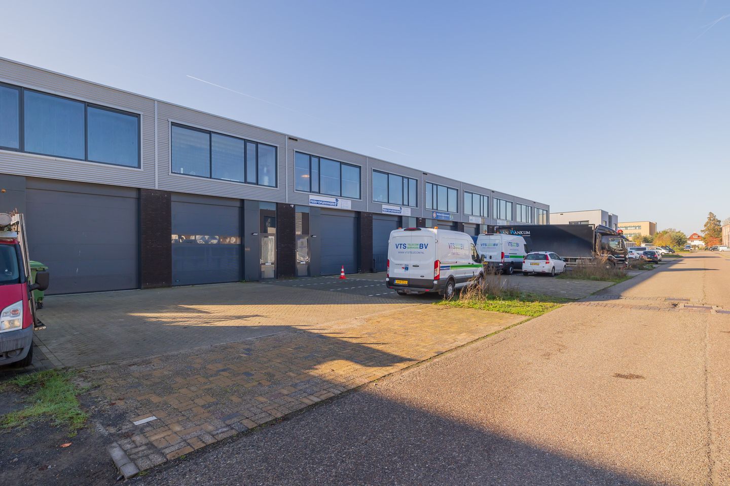 View photo 2 of Vennestraat 52-H