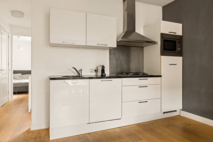 Foto 8 van Luzacstraat 1-3