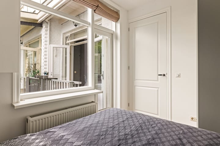 Foto 21 van Luzacstraat 1-3