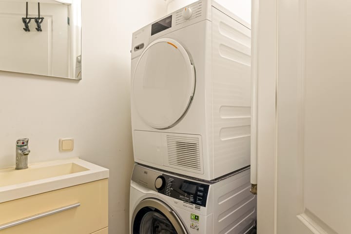 Foto 24 van Luzacstraat 1-3