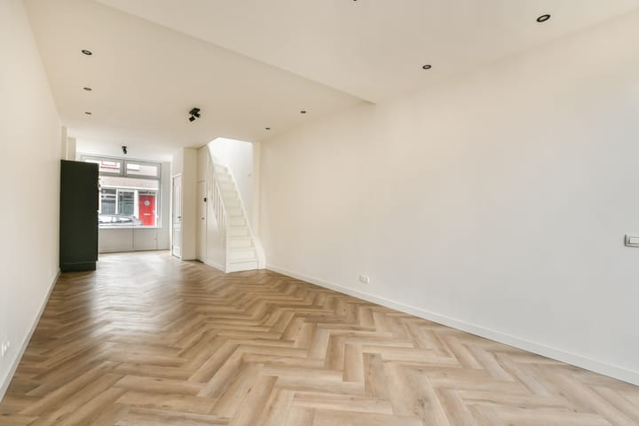 Photo 8 of Prins Hendrikstraat 12