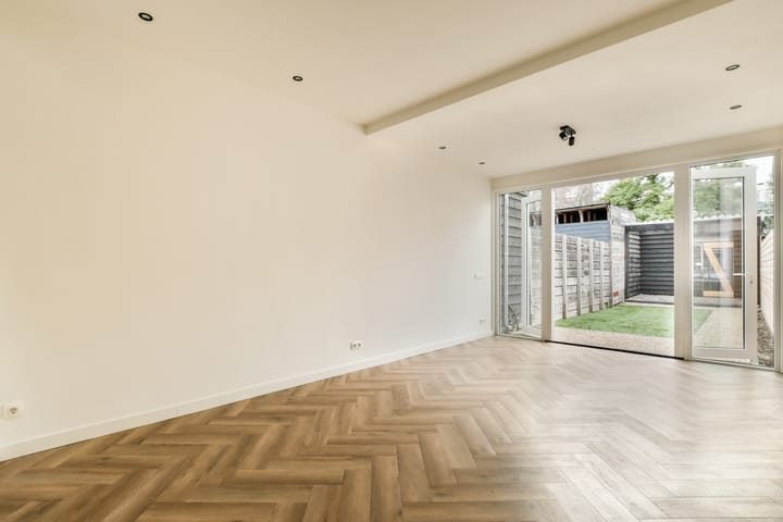 Photo 12 of Prins Hendrikstraat 12