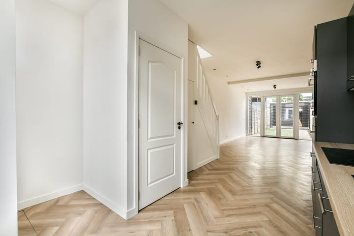 Photo 16 of Prins Hendrikstraat 12