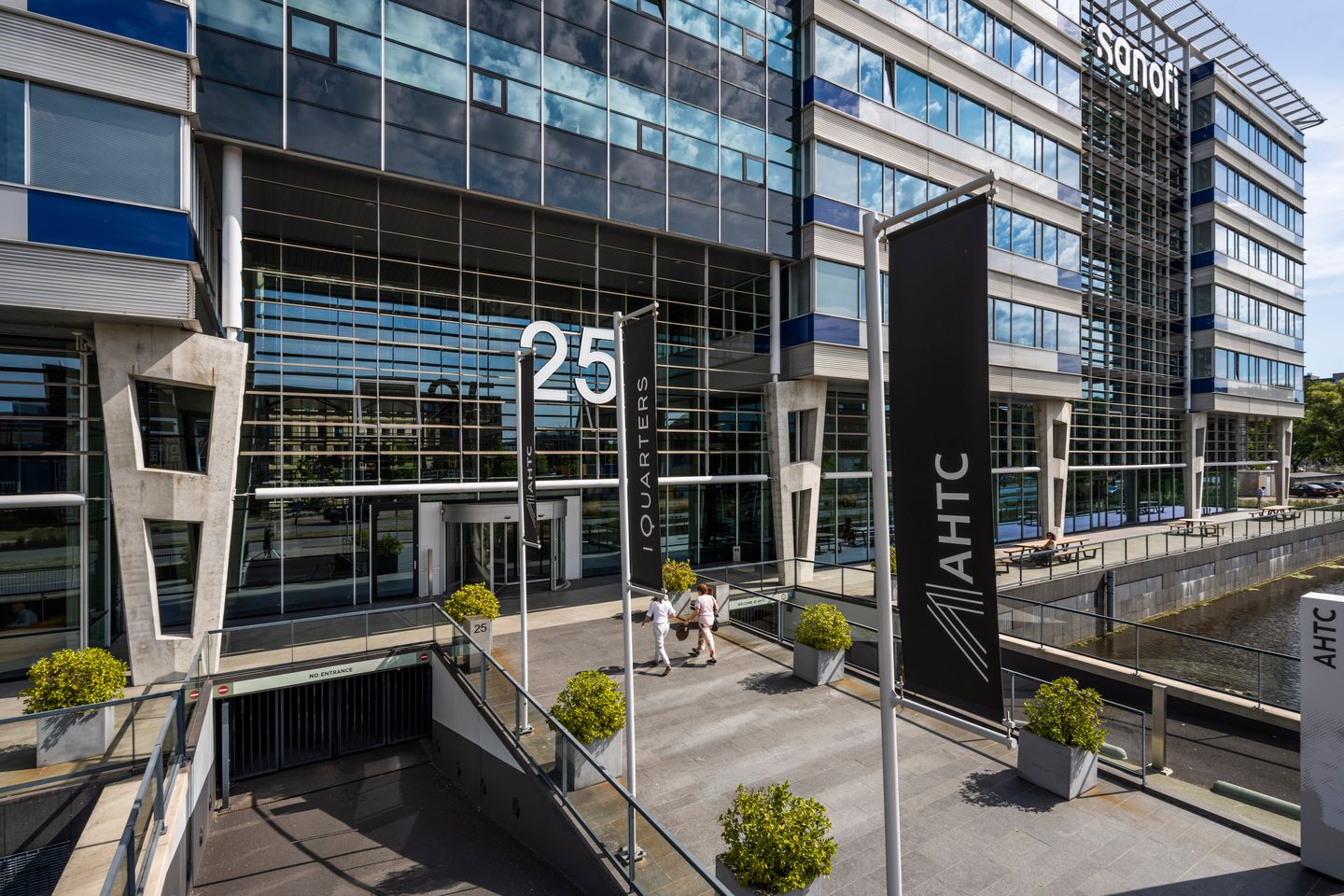 View photo 3 of Paasheuvelweg 25-A