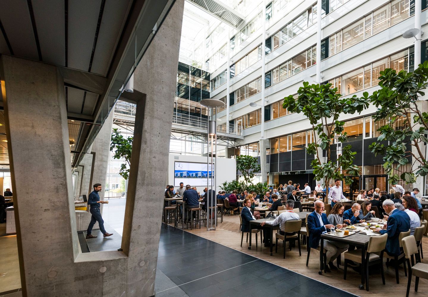 View photo 5 of Paasheuvelweg 25-A