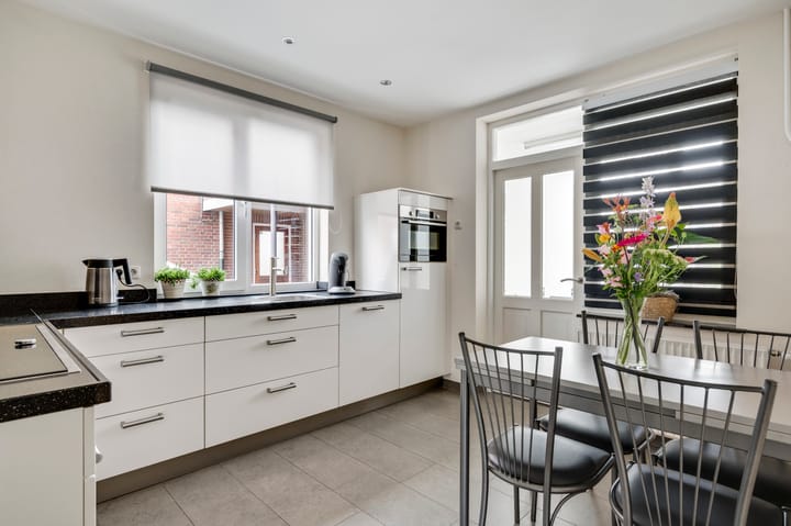 Photo 8 of Rozenstraat 34