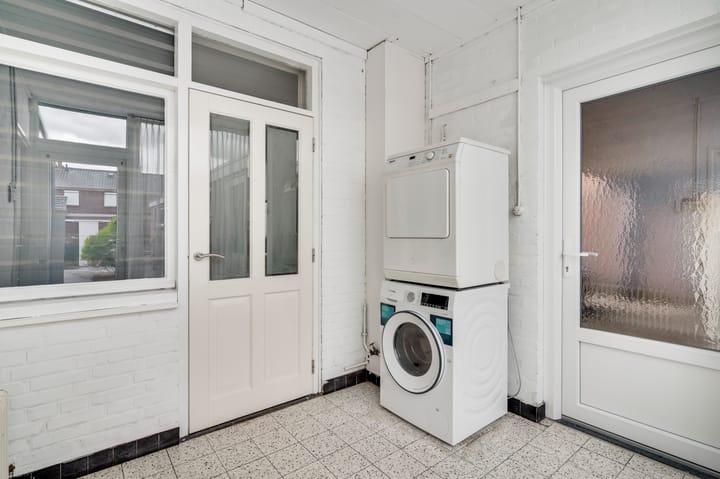 Photo 16 of Rozenstraat 34