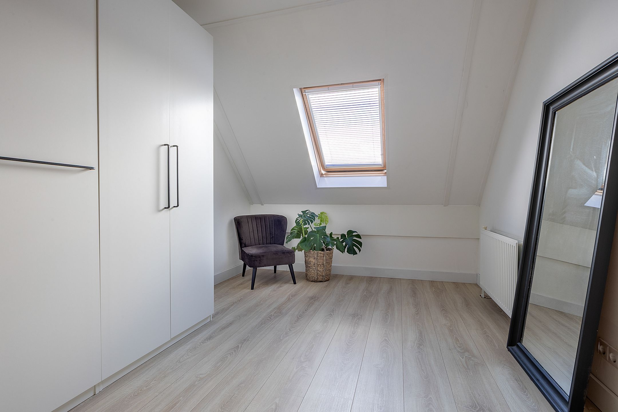 Photo 33 of Hevel 27