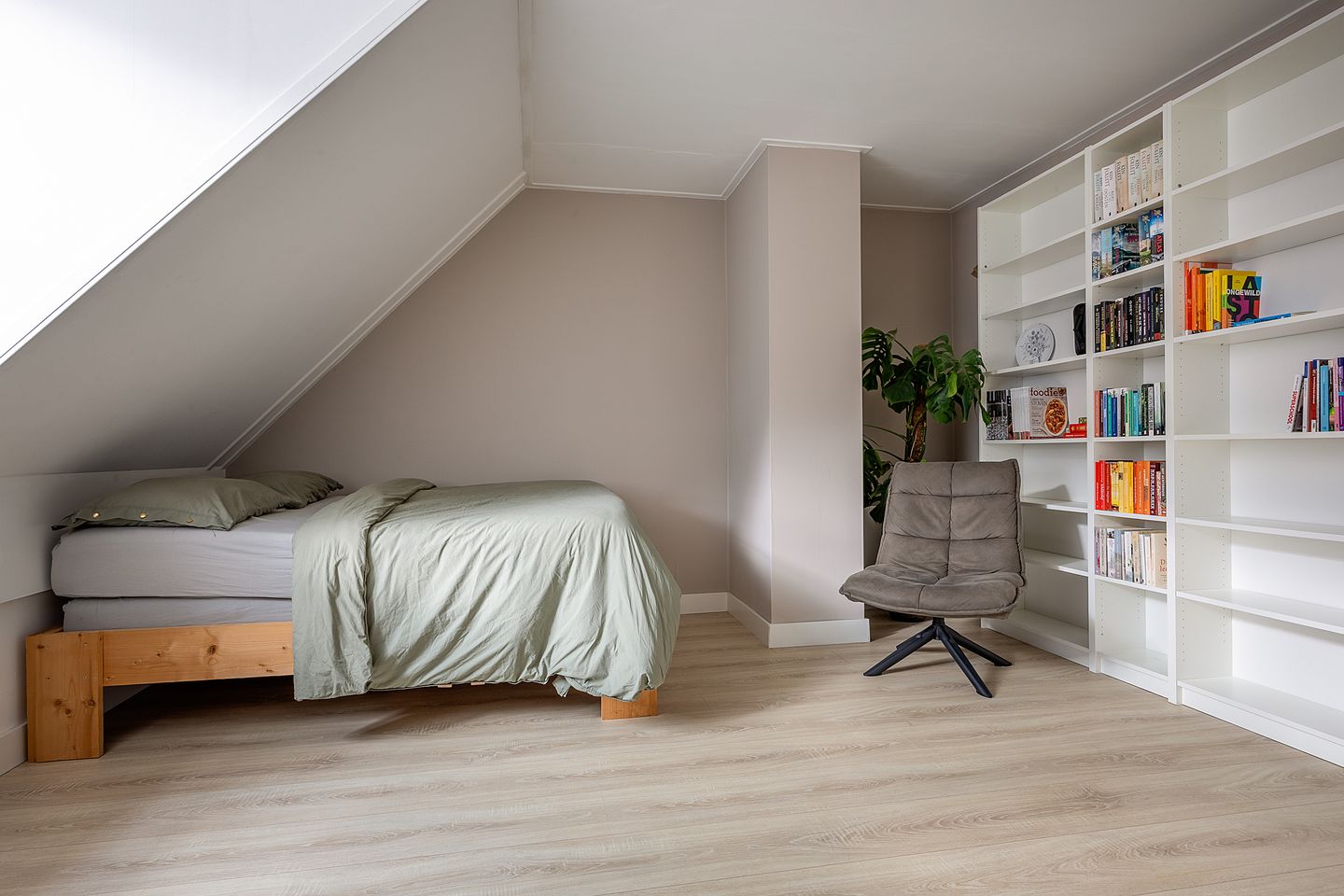 Photo 35 of Hevel 27