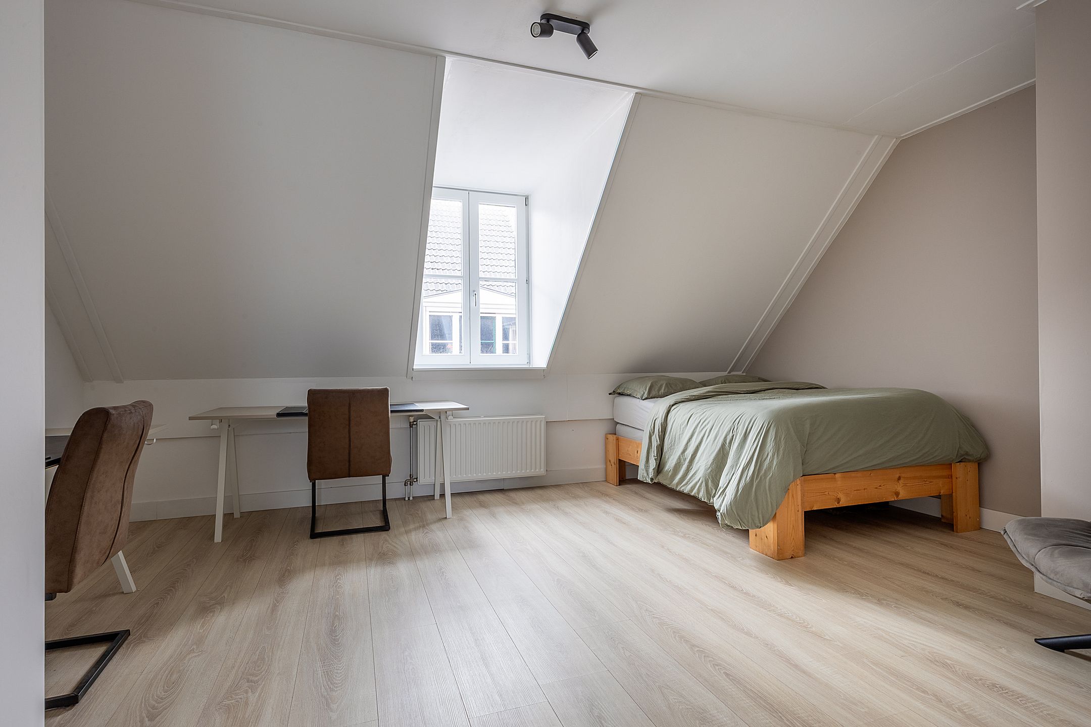 Photo 39 of Hevel 27