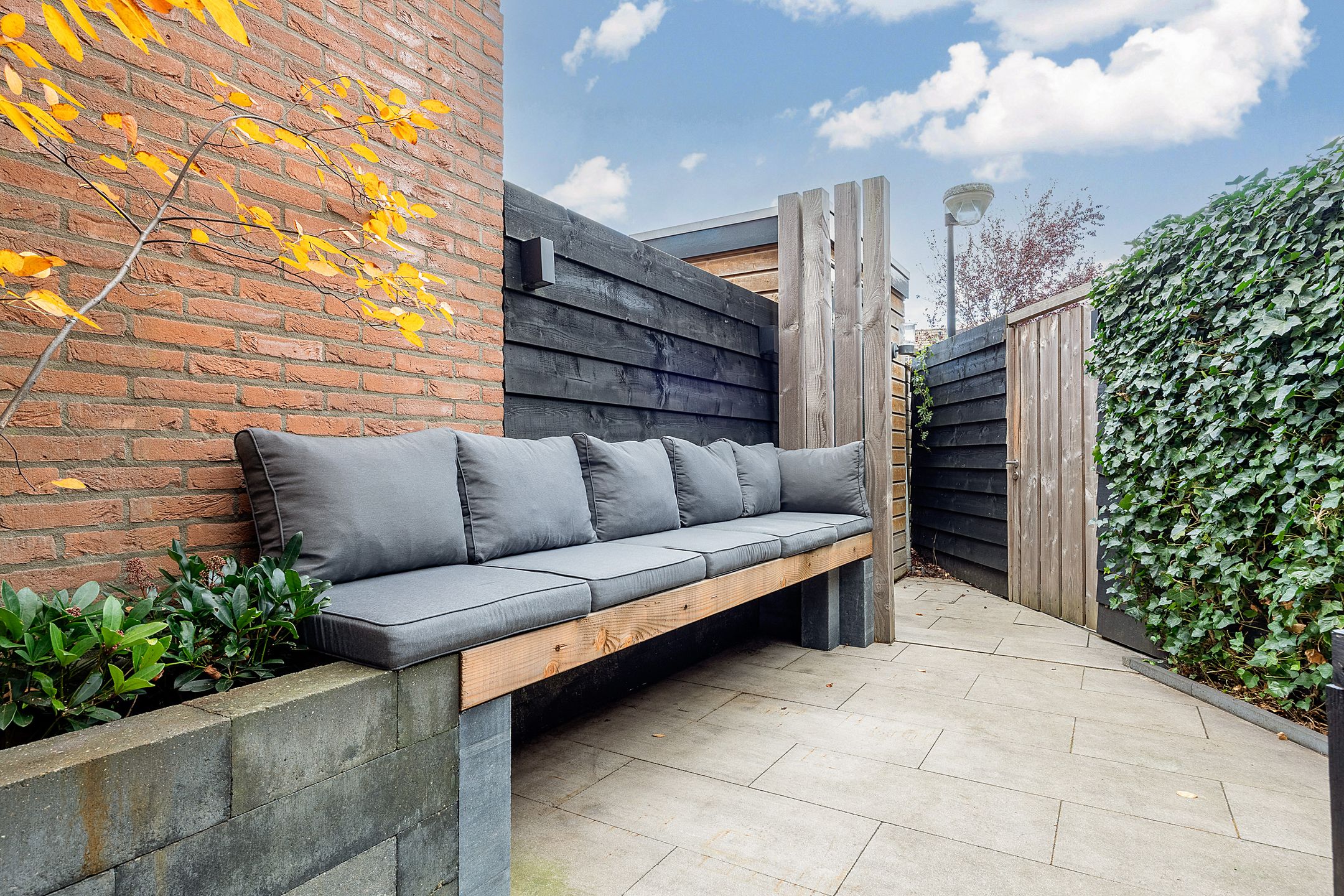 Photo 42 of Hevel 27